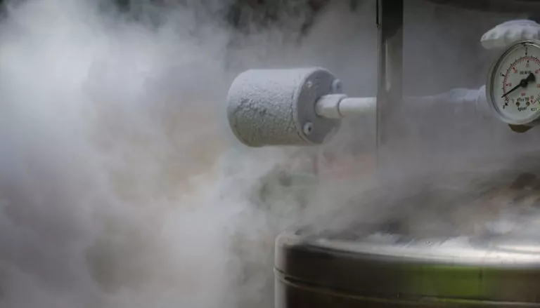 Excess smoky nitrogen gas discharge during filling of a liquid nitrogen dewar